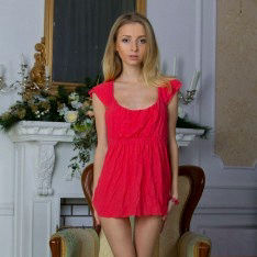 WOWGIRLS – Beautiful Girl Nikia Gets a Full-body Massage