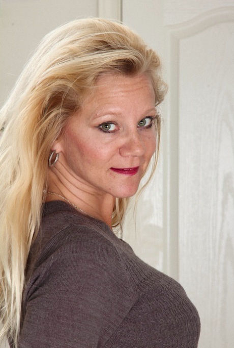 America's sexiest milfs part 24