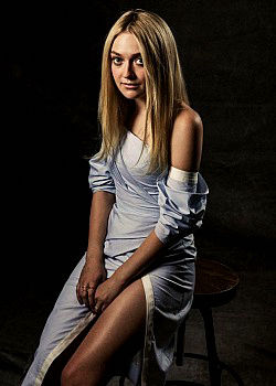 Dakota Fanning & Elizabeth Olsen Nude On ScandalPlanet.Com